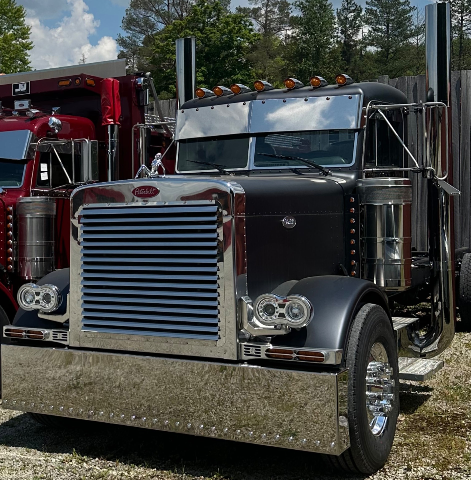 Custom Peterbilt show truck front end